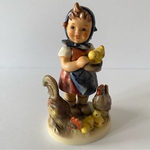 Hummel Figurine: 199/0 “Feeding time”